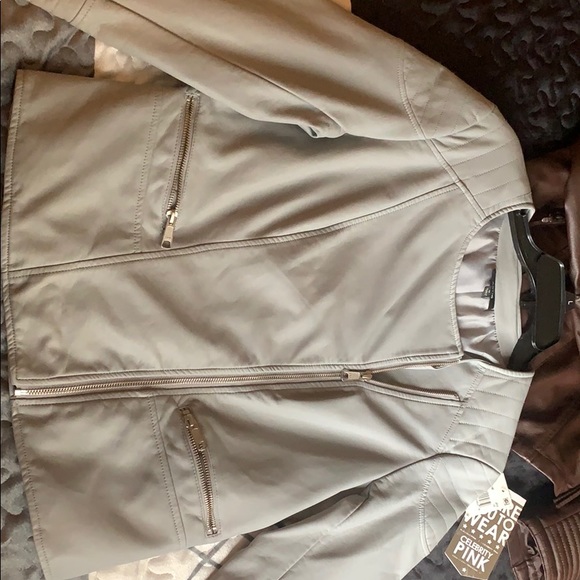 Leather jacket - Picture 2 of 4